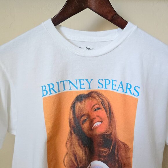 Britney Spears Cropped Oversized Graphic Tee Shirt - Picture 4 of 10
